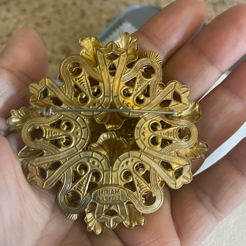 Stunning Miriam Haskell Gold Brooch - Picture 3 of 6